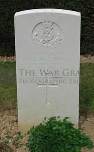 Rennes Eastern Communal Cemetery - BOTTOMS, GORDON SAMUEL