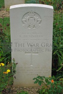 Rennes Eastern Communal Cemetery - BRADSHAW, REGINALD