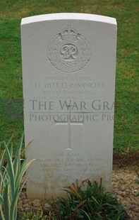 Rennes Eastern Communal Cemetery - BUTTERWORTH, HARRY