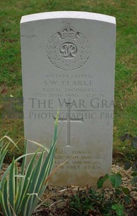Rennes Eastern Communal Cemetery - CLARKE, SAMUEL WALTER