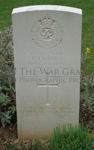 Rennes Eastern Communal Cemetery - DAVEY, GEORGE JAMES