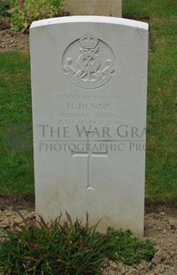 Rennes Eastern Communal Cemetery - DENNIS, HARRY