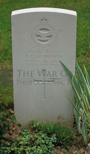 Rennes Eastern Communal Cemetery - HODGSON, ROBERT COLIN