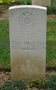 Rennes Eastern Communal Cemetery - JONES, GEORGE HOWARD