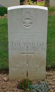 Rennes Eastern Communal Cemetery - LAST, VICTOR GERALD