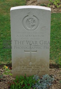 Rennes Eastern Communal Cemetery - MacKenzie, Alexander John Severs