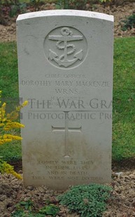 Rennes Eastern Communal Cemetery - MACKENZIE, DOROTHY MARY