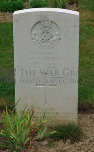 Rennes Eastern Communal Cemetery - ROBERTS, WALTER