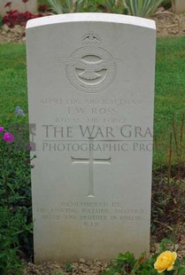 Rennes Eastern Communal Cemetery - ROSS, THOMAS WILLIAM