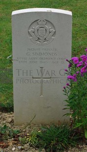 Rennes Eastern Communal Cemetery - SIMMONDS, GEORGE