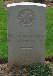 Rennes Eastern Communal Cemetery - SMITH, PETER GEOFFREY