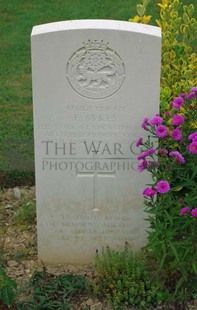 Rennes Eastern Communal Cemetery - SYKES, EDWARD