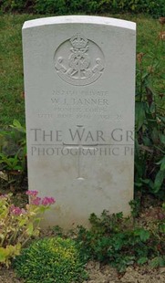 Rennes Eastern Communal Cemetery - TANNER, WILFRED JOHN