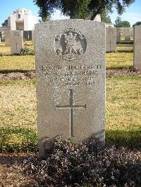 Jerusalem War Cemetery - Armstrong, W W