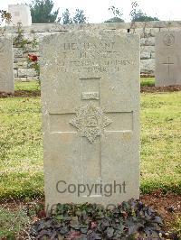 Jerusalem War Cemetery - Bennett, T J