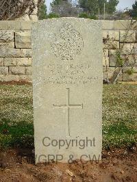 Jerusalem War Cemetery - Cross, R W