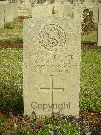 Jerusalem War Cemetery - Douglas, William James