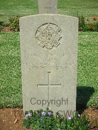 Jerusalem War Cemetery - King, P