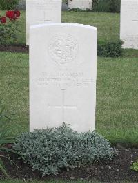 St. Quentin Cabaret Military Cemetery - Graham, W G