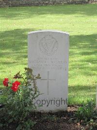 St. Quentin Cabaret Military Cemetery - MacAulay, Marshall Coulter