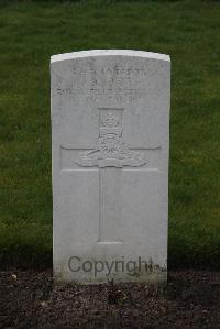 Canada Farm Cemetery - Davis, Clifford Charles