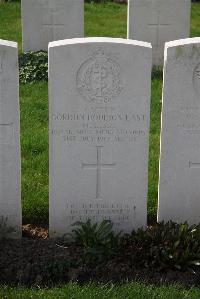 Canada Farm Cemetery - East, Gordon Doulton