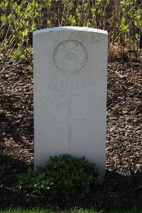 Canada Farm Cemetery - Pretyman, F R