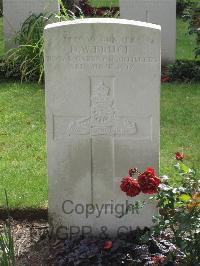 Strand Military Cemetery - Bruce, D W