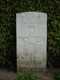 Strand Military Cemetery - Cox, W
