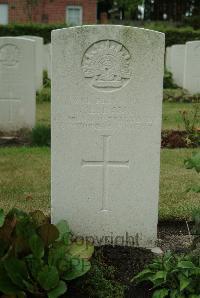 Strand Military Cemetery - Davis, Wilfred Ernest