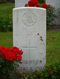 Strand Military Cemetery - Disney, J