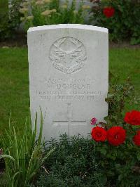 Strand Military Cemetery - Douglas, W