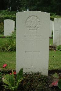 Strand Military Cemetery - Finnigan, Geoffrey