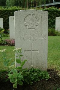 Strand Military Cemetery - Hayton, George William