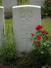 Strand Military Cemetery - How, Frederick Cecil