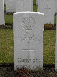 Strand Military Cemetery - Hynes, Terence Richard