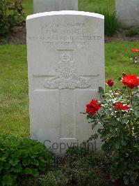 Strand Military Cemetery - Jones, F W