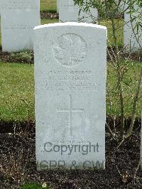 Strand Military Cemetery - Kennedy, Stuart