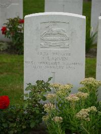 Strand Military Cemetery - Larvin, J