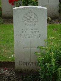 Strand Military Cemetery - Laver, F R