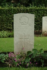 Strand Military Cemetery - MacLeod, Torquil