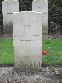 Strand Military Cemetery - Marklew, Clifford Angus Steele
