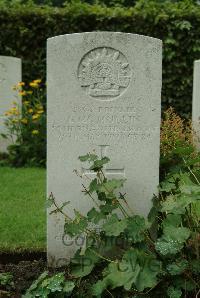 Strand Military Cemetery - McMullin, Gordon