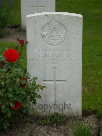 Strand Military Cemetery - Metcalfe, E