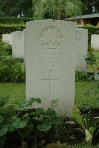Strand Military Cemetery - Moore, Alfred Stephen
