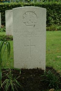 Strand Military Cemetery - Thomas, Horace Edward