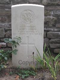 Strand Military Cemetery - Titmus, A W