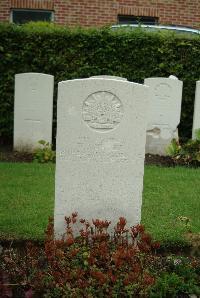 Strand Military Cemetery - Yates, William John