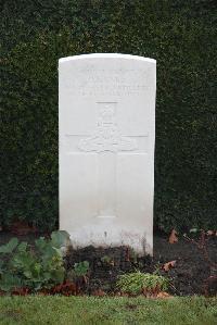 Halle Communal Cemetery - Banks, H