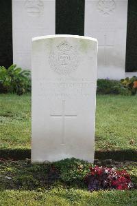 Halle Communal Cemetery - Basterfield, F C
